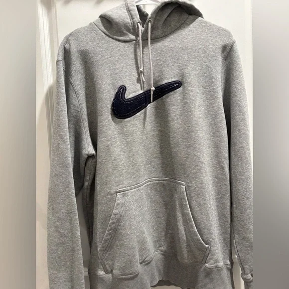 Grey Nike hoodie with embroidered swoosh - Picture 2 of 7